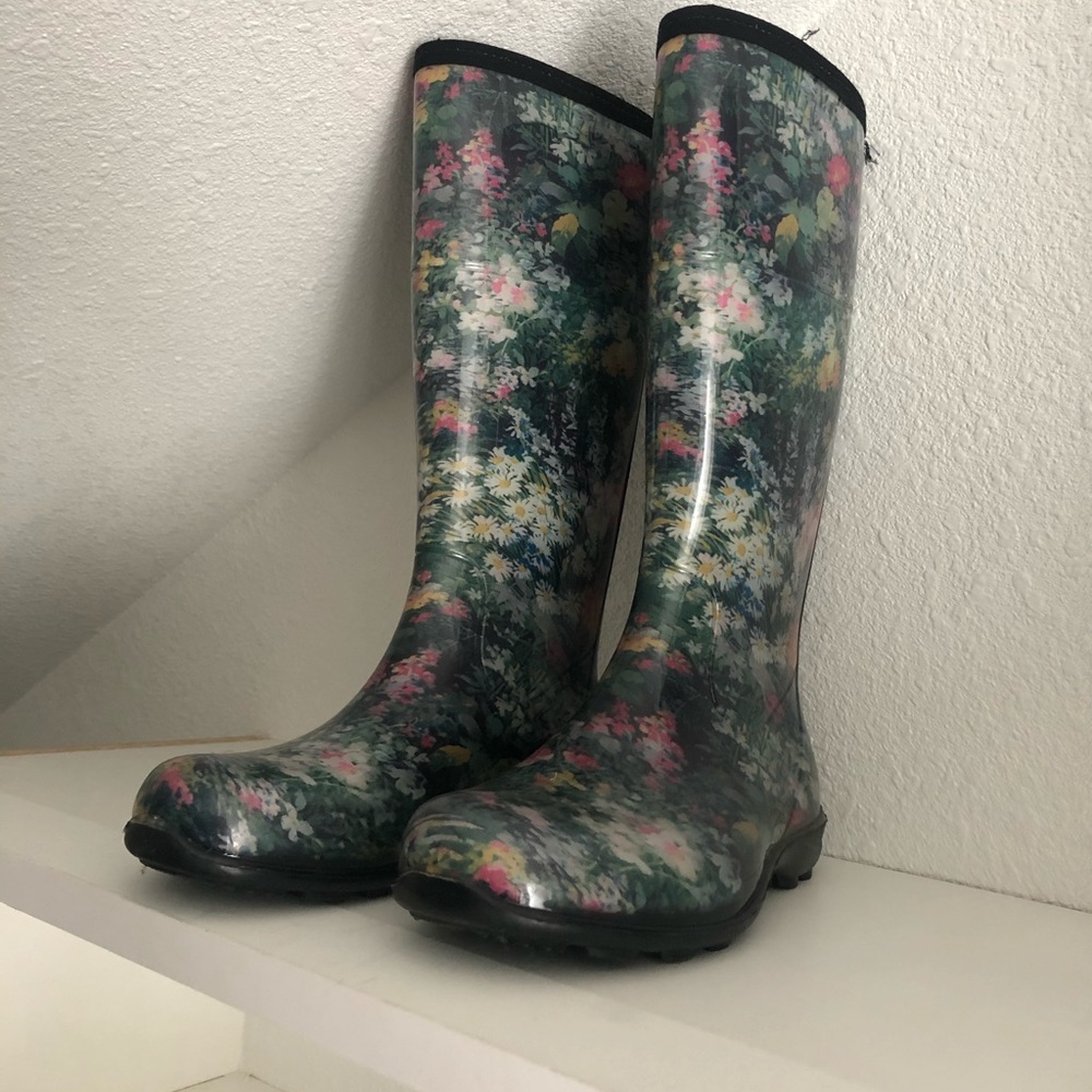 Rain boots